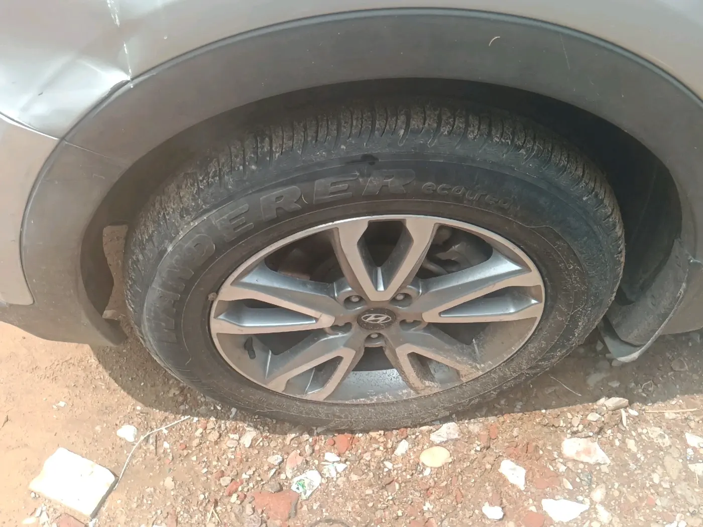 2016 Hyundai Santa Fe 2 WD, Diesel, Manual, 1,43,704 km, tyre