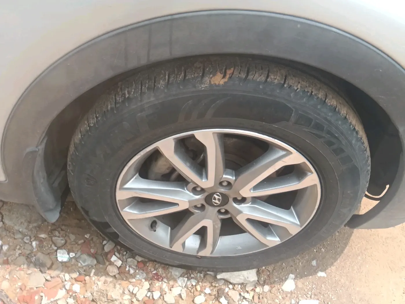 2016 Hyundai Santa Fe 2 WD, Diesel, Manual, 1,43,704 km, tyre