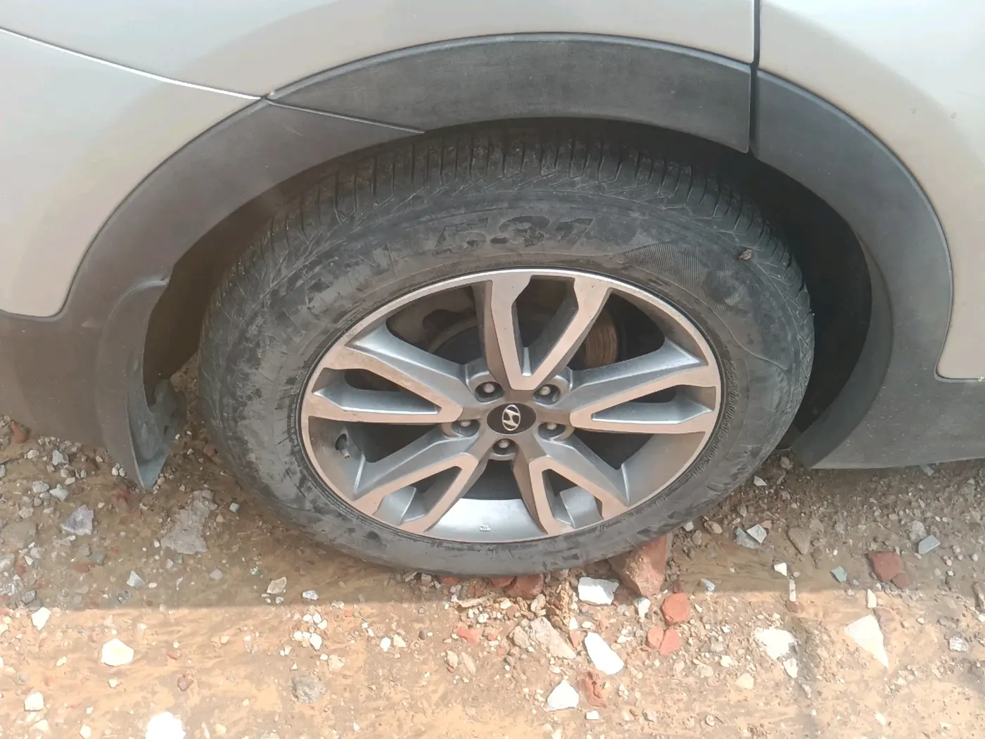 2016 Hyundai Santa Fe 2 WD, Diesel, Manual, 1,43,704 km, tyre