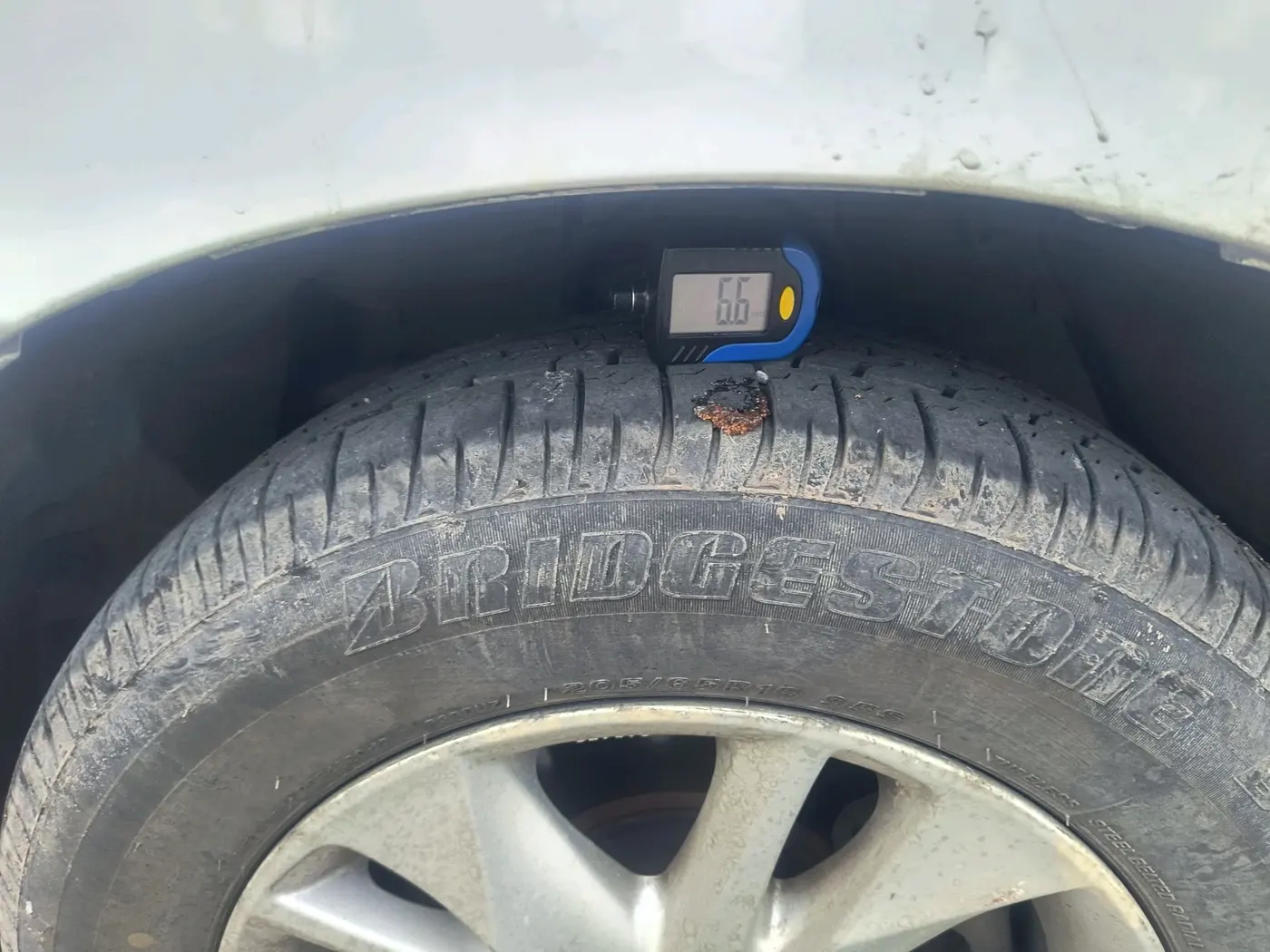 2018 Toyota Innova Crysta 2.4 GX AT 7 STR, Diesel, Automatic, 1,43,194 km, tyre