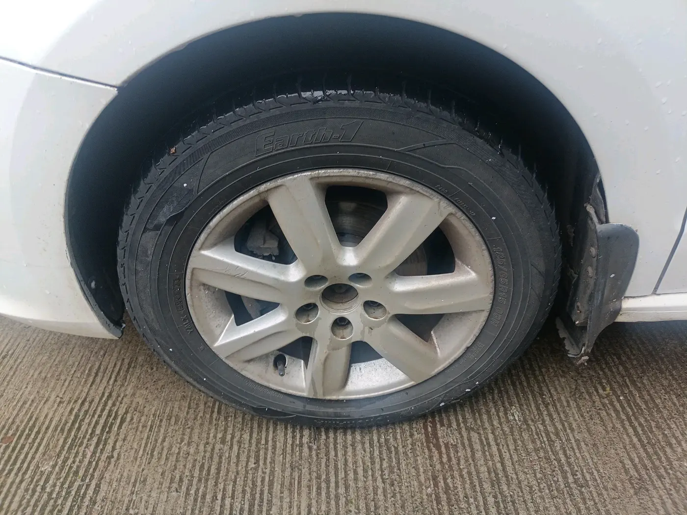 2013 Volkswagen Vento HIGHLINE DIESEL 1.6, Diesel, Manual, 91,645 km, tyre