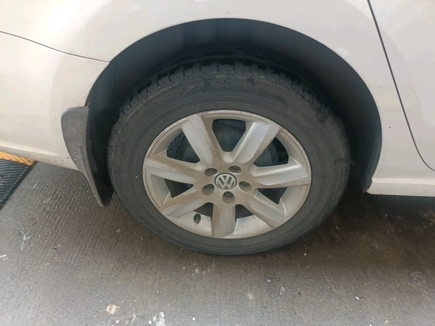 2013 Volkswagen Vento HIGHLINE DIESEL 1.6, Diesel, Manual, 91,645 km, tyre