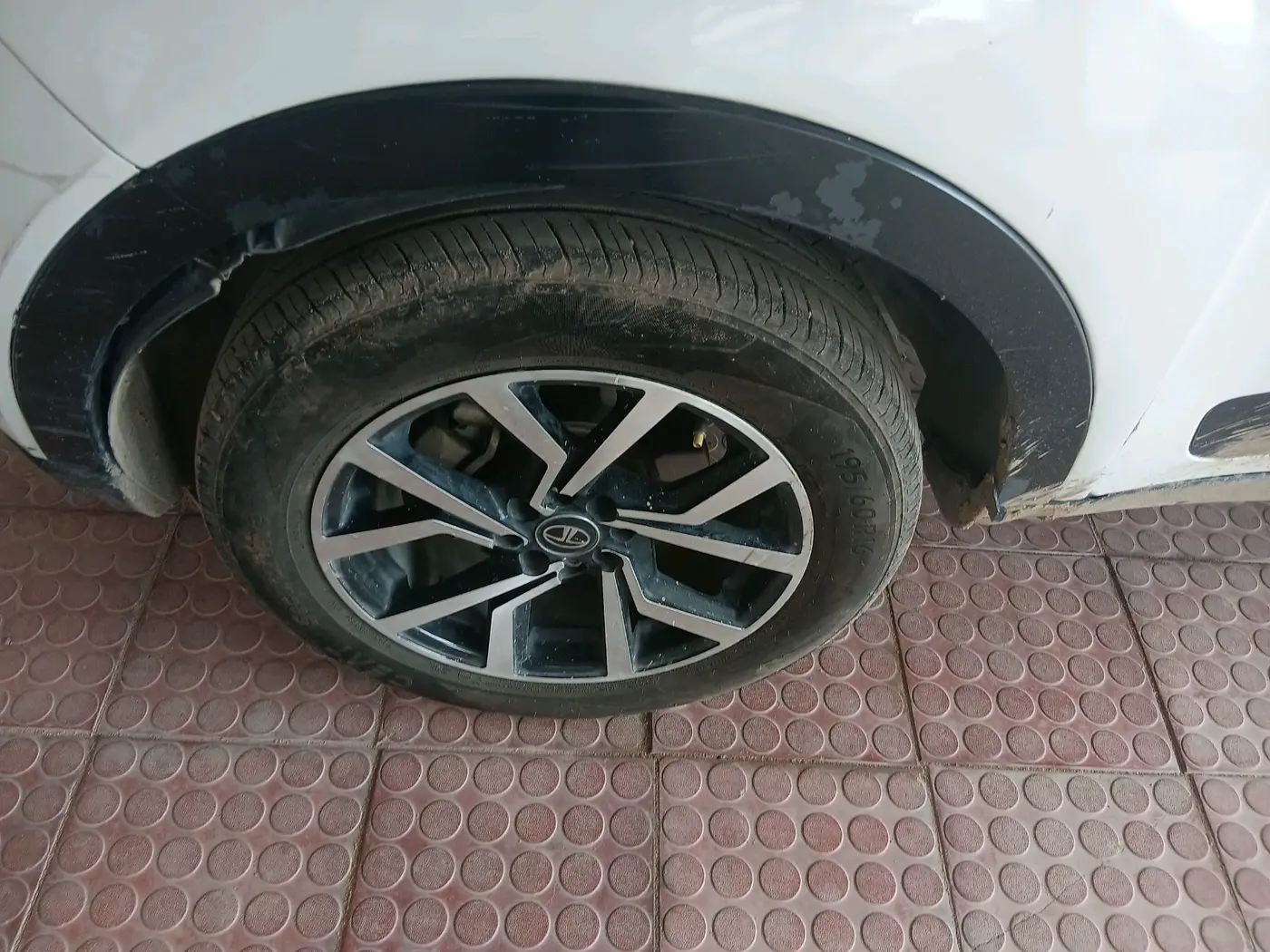 2023 Tata NEXON XM PLUS SUNROOF PETROL, Petrol, Manual, 90,511 km, tyre