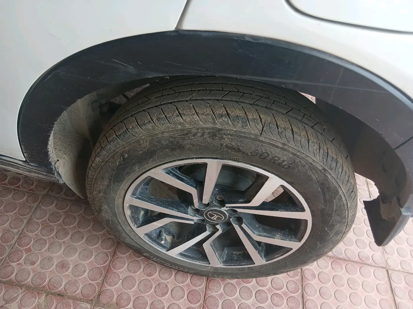 2023 Tata NEXON XM PLUS SUNROOF PETROL, Petrol, Manual, 90,511 km, tyre
