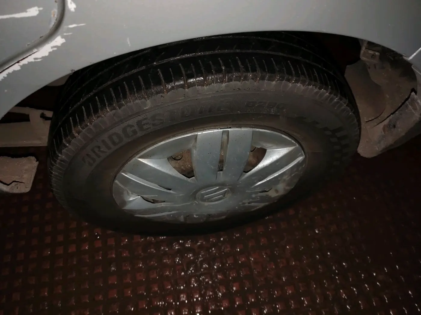 2013 Maruti Alto 800 LXI CNG, CNG, Manual, 1,06,010 km, tyre