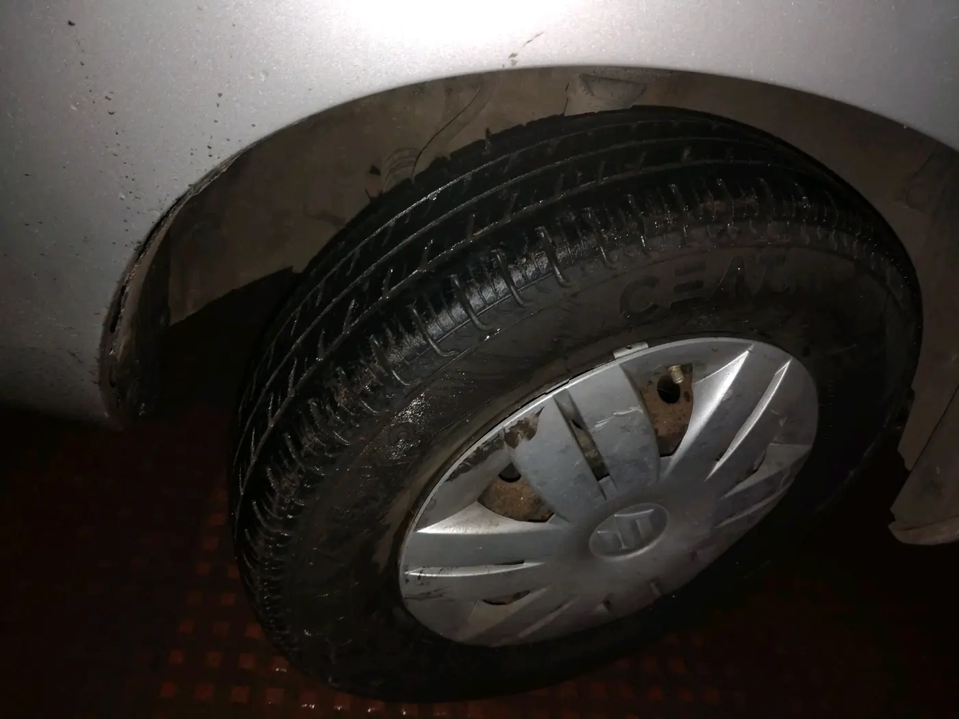 2013 Maruti Alto 800 LXI CNG, CNG, Manual, 1,06,010 km, tyre