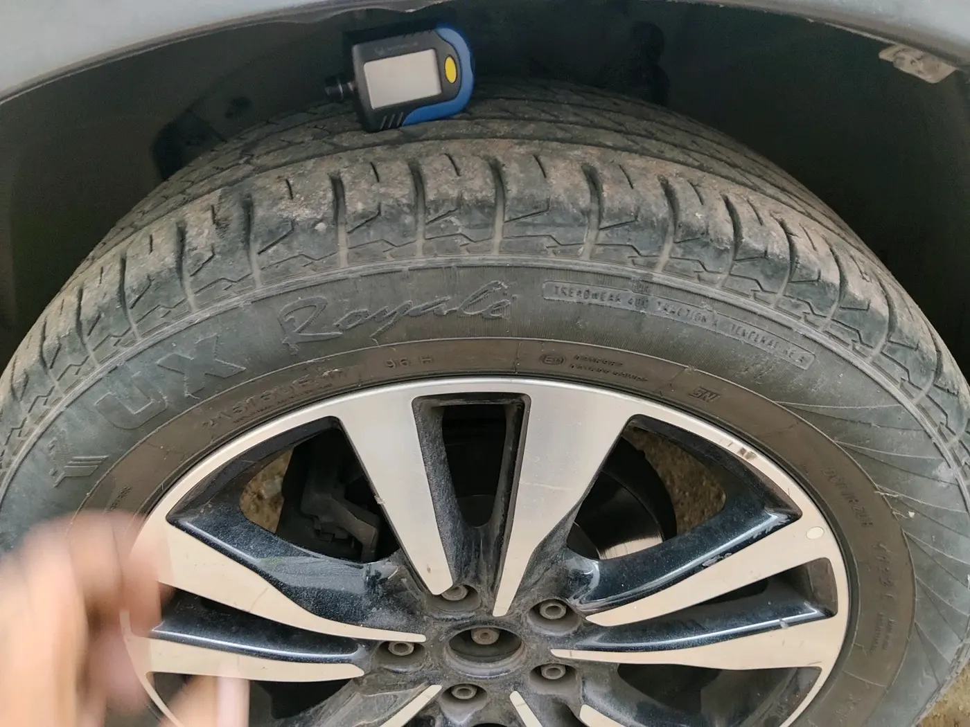 2019 Nissan Kicks XV 1.5, Petrol, Manual, 1,06,121 km, tyre