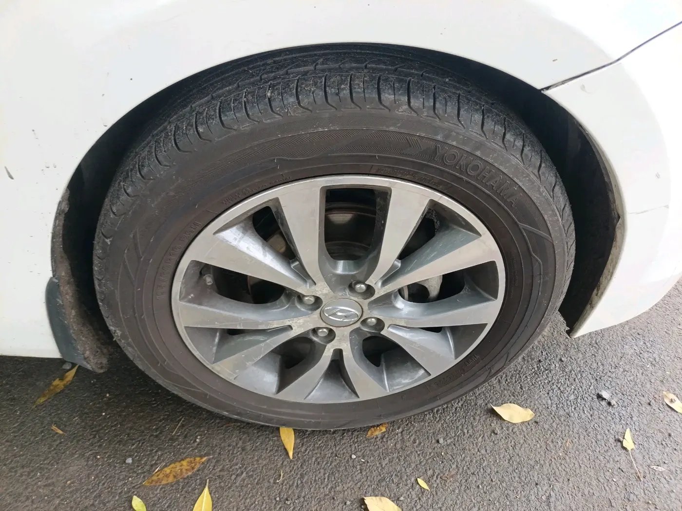 2017 Hyundai Verna 1.6 VTVT SX, Petrol, Manual, 72,764 km, tyre