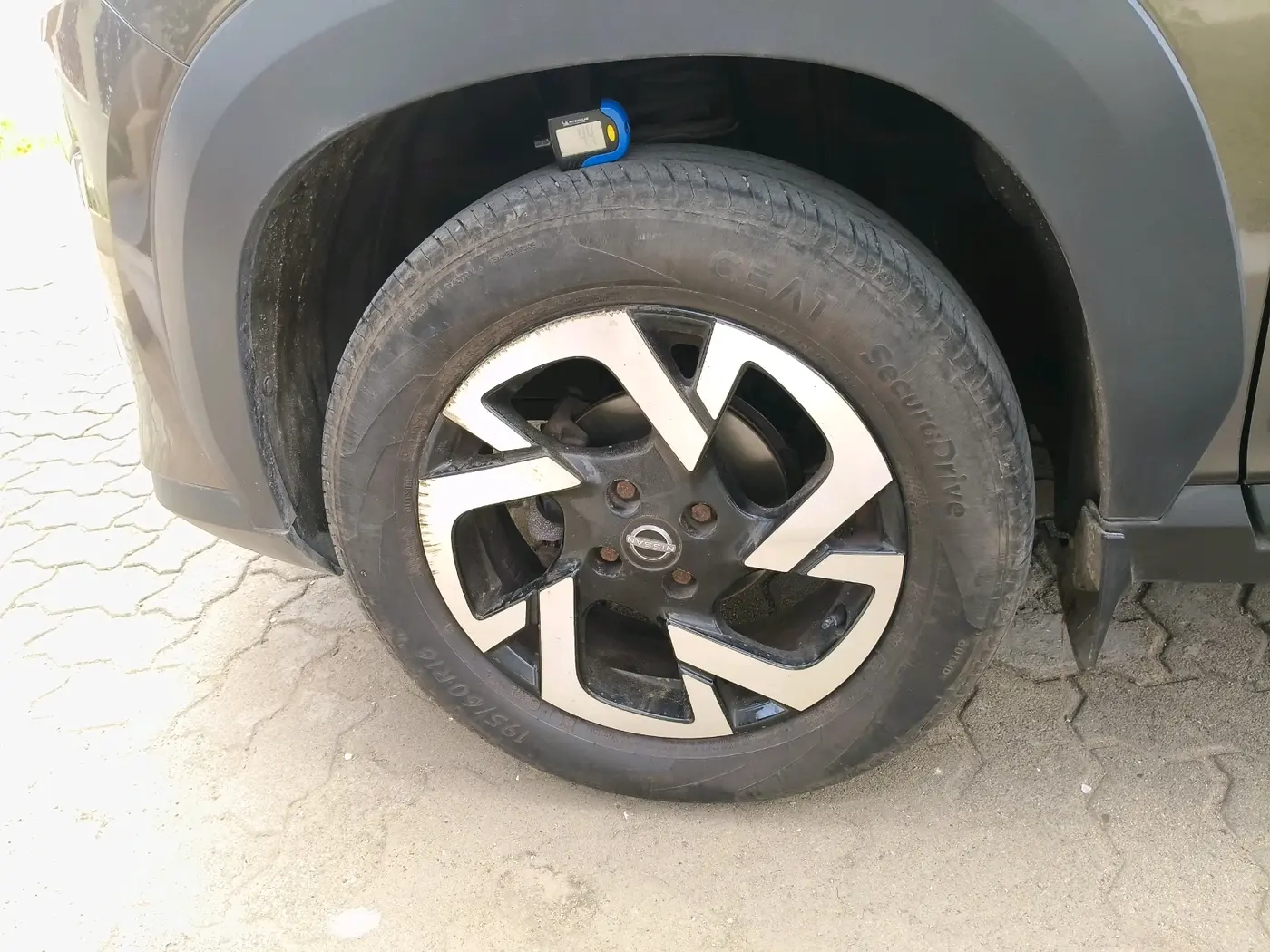 2023 Nissan MAGNITE XV TURBO CVT, Petrol, Automatic, 10,469 km, tyre
