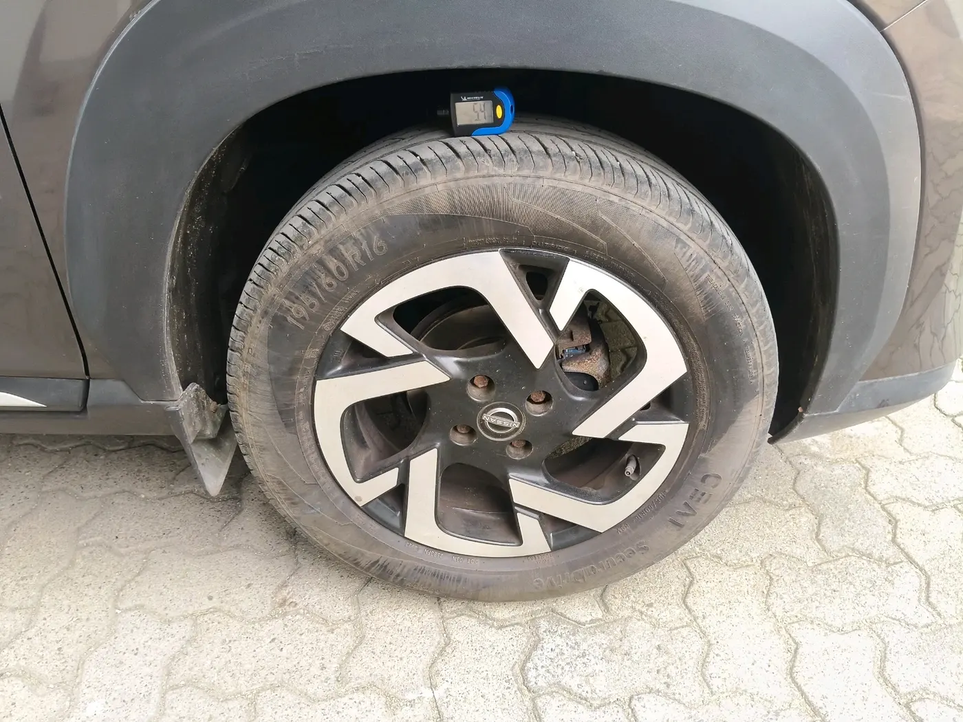 2023 Nissan MAGNITE XV TURBO CVT, Petrol, Automatic, 10,469 km, tyre