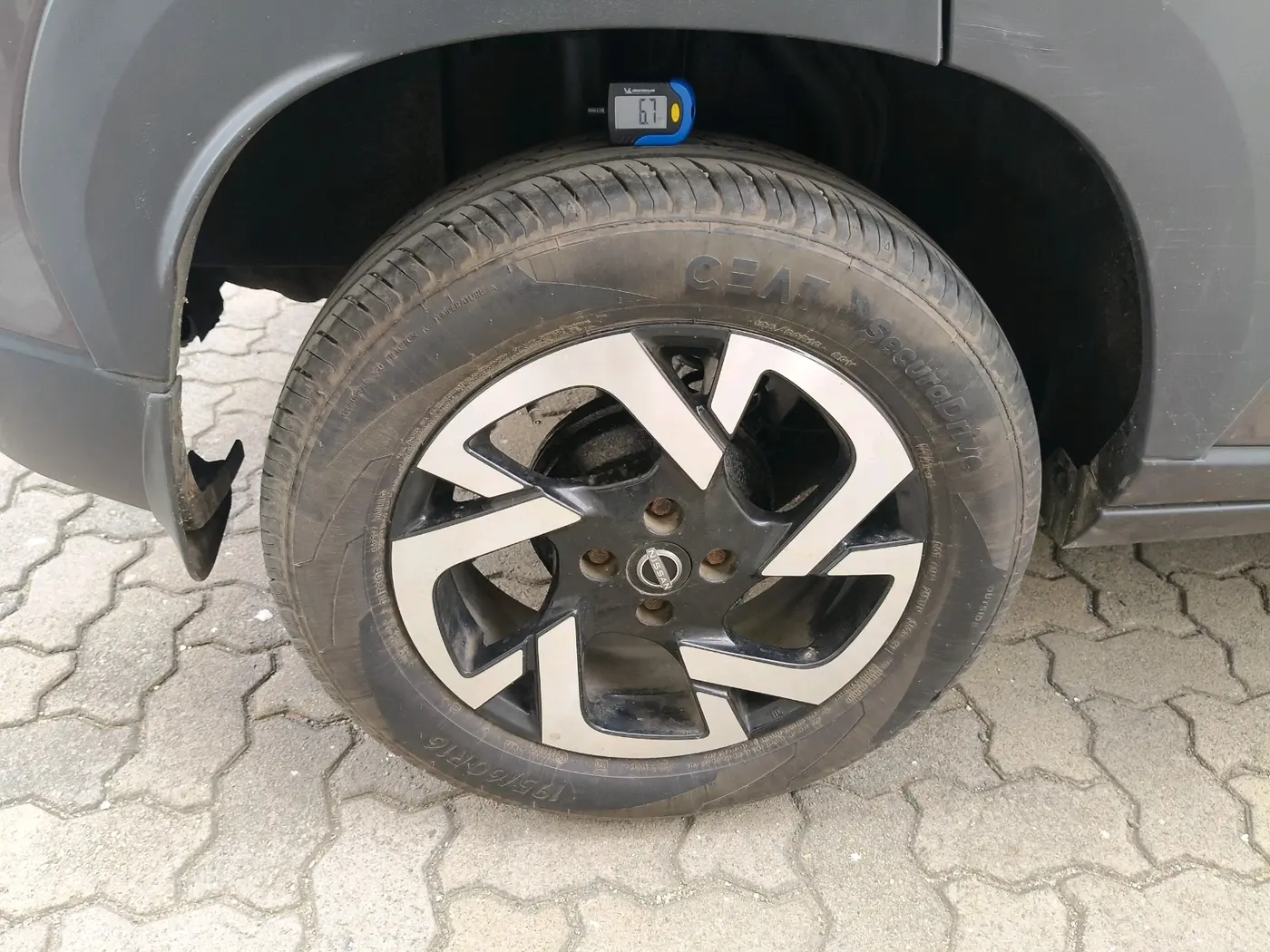 2023 Nissan MAGNITE XV TURBO CVT, Petrol, Automatic, 10,469 km, tyre