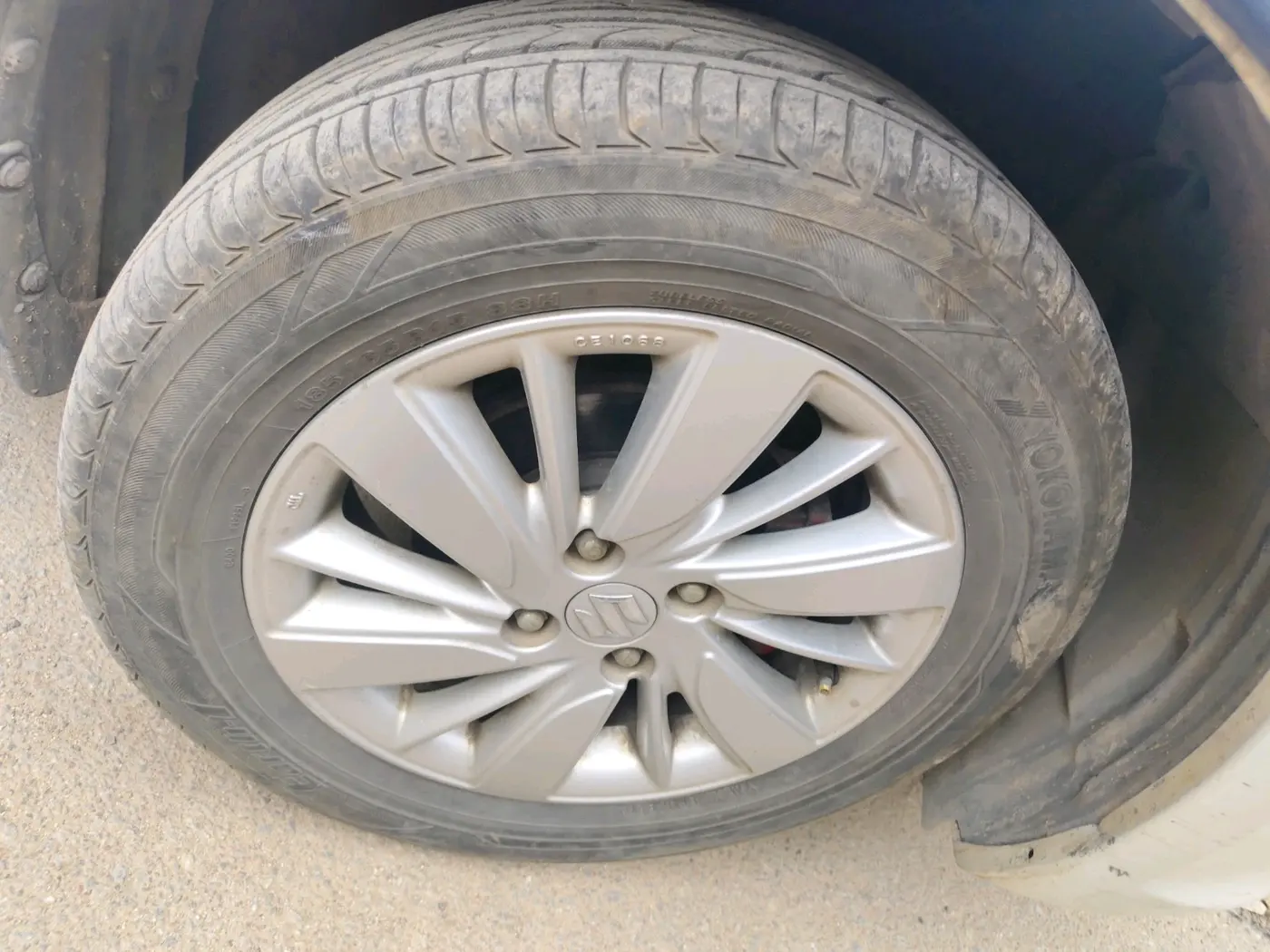 2015 Maruti Swift ZXI, Petrol, Manual, 78,817 km, tyre
