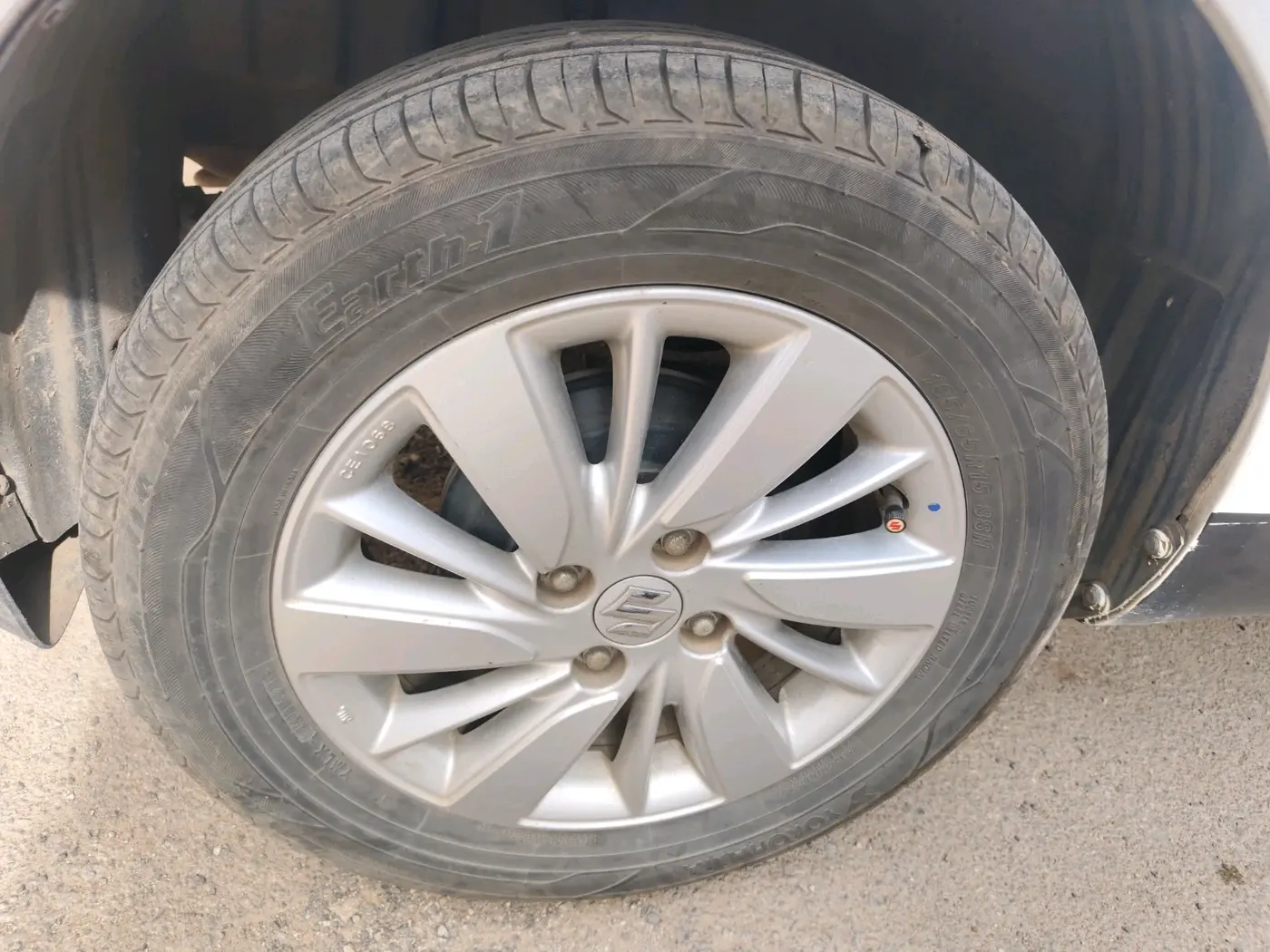 2015 Maruti Swift ZXI, Petrol, Manual, 78,817 km, tyre