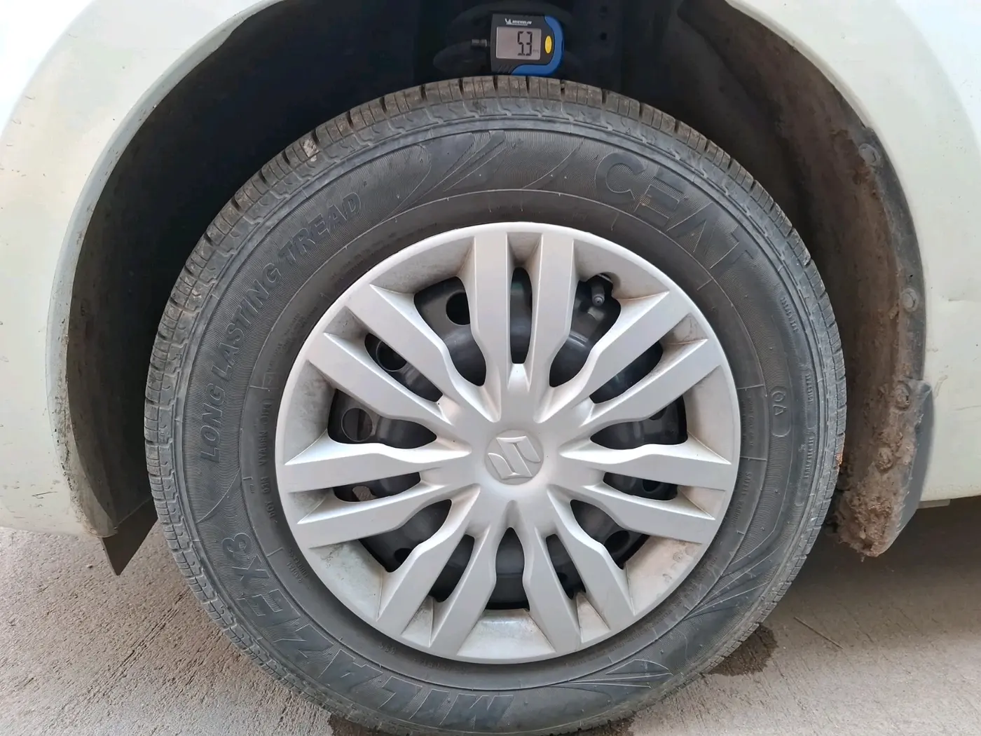 2019 Maruti Dzire VXI, CNG, Manual, 1,20,163 km, tyre