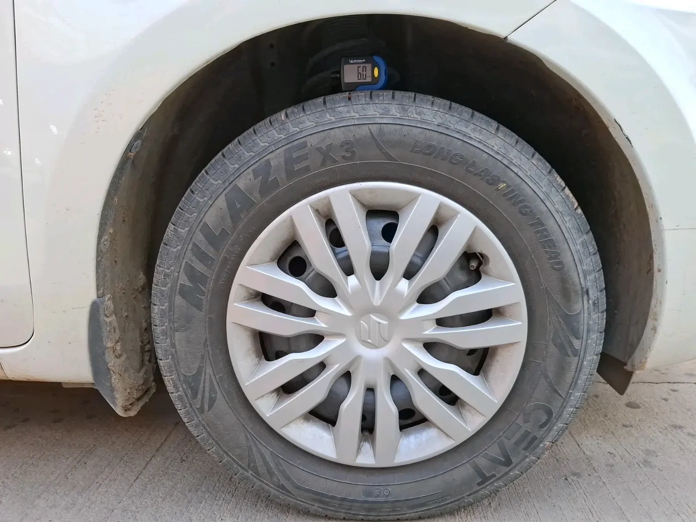 2019 Maruti Dzire VXI, CNG, Manual, 1,20,163 km, tyre