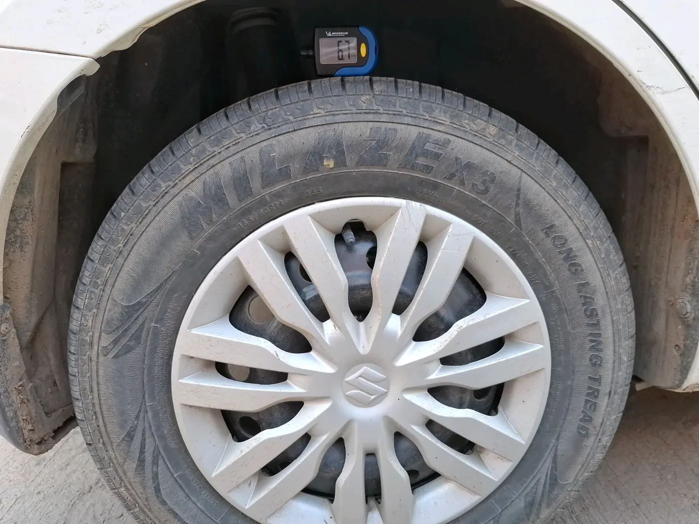 2019 Maruti Dzire VXI, CNG, Manual, 1,20,163 km, tyre