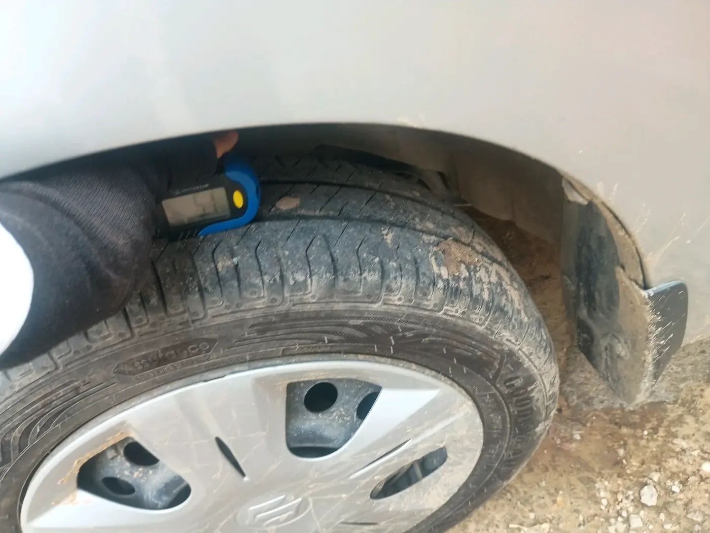 2012 Maruti Wagon R 1.0 VXI, Petrol, Manual, 1,17,032 km, tyre