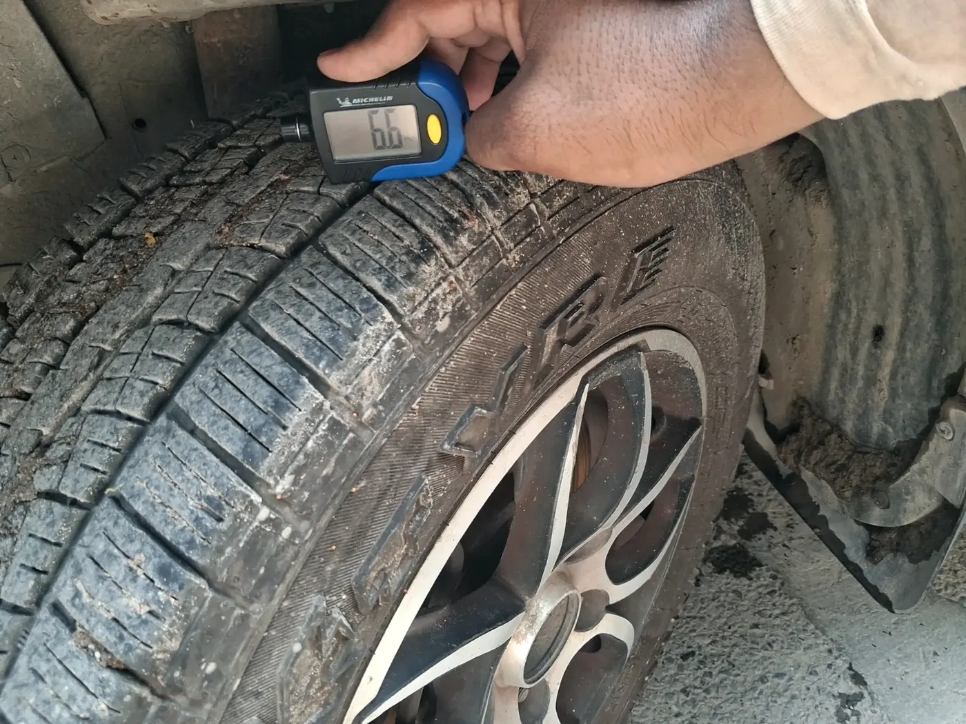 2018 Mahindra XUV500 W6, Diesel, Manual, 48,588 km, tyre