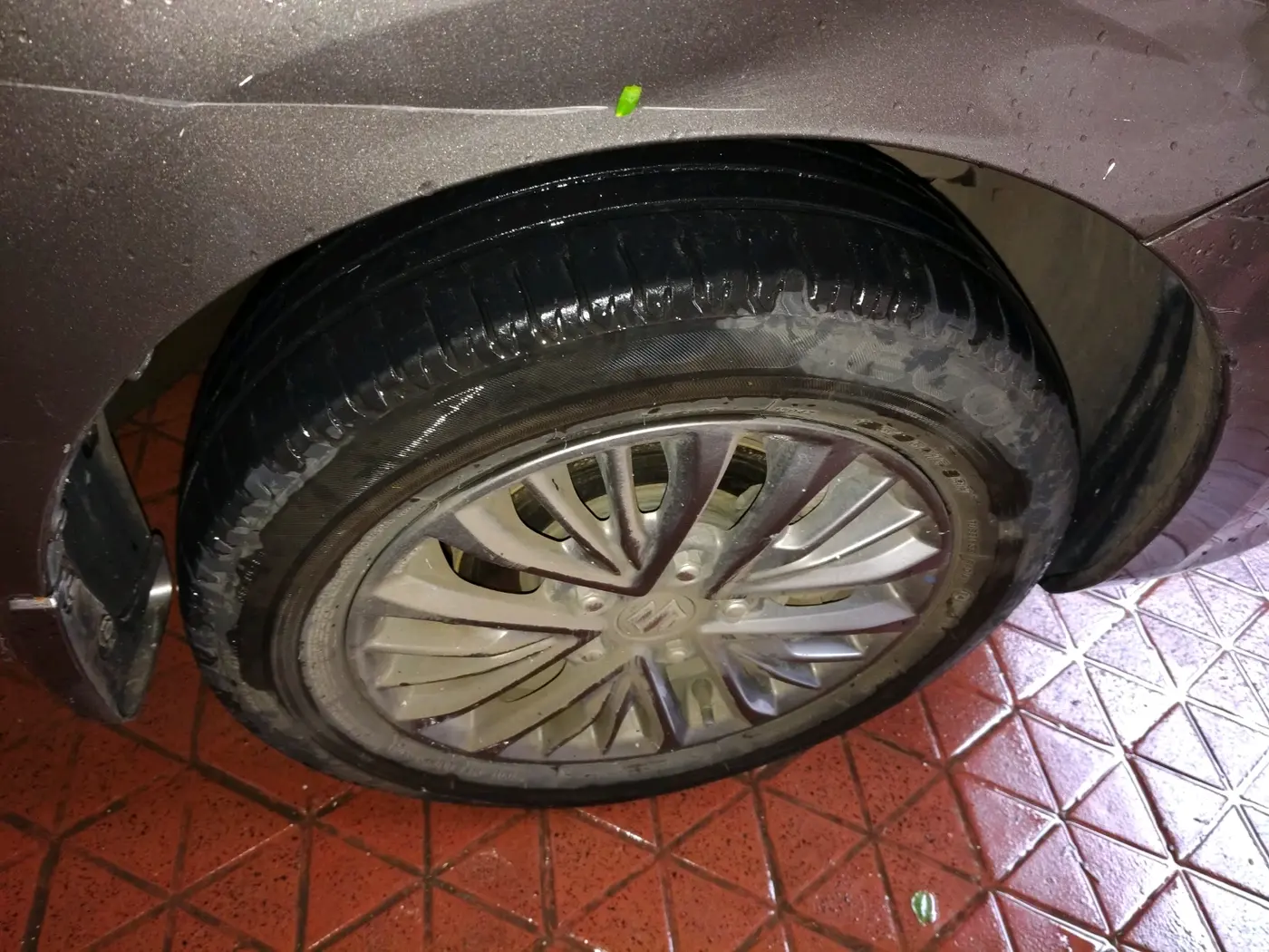 2021 Maruti Ertiga ZXI+ SHVS, Petrol, Manual, 66,152 km, tyre