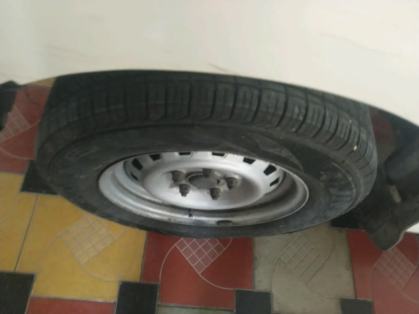 2011 Mahindra Xylo D2, Diesel, Manual, 1,96,324 km, tyre