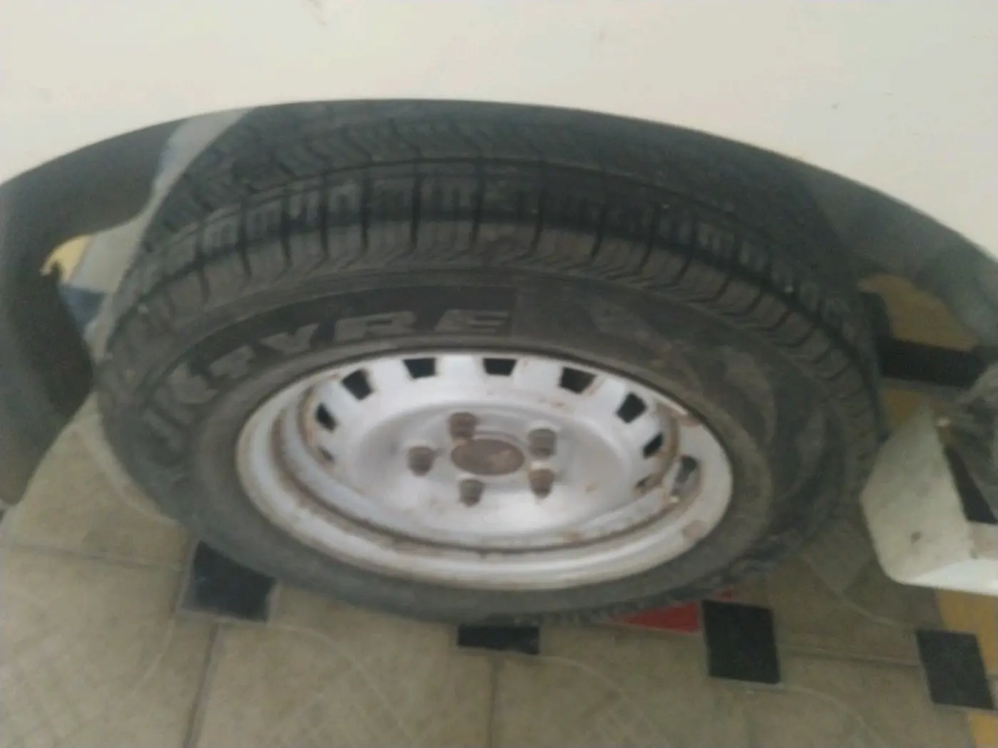 2011 Mahindra Xylo D2, Diesel, Manual, 1,96,324 km, tyre