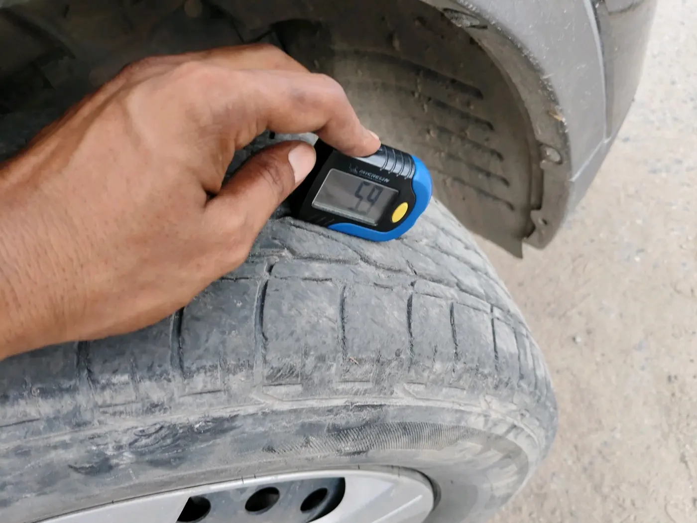 2022 Mahindra XUV300 W6 1.2 PETROL, Petrol, Manual, 61,117 km, tyre