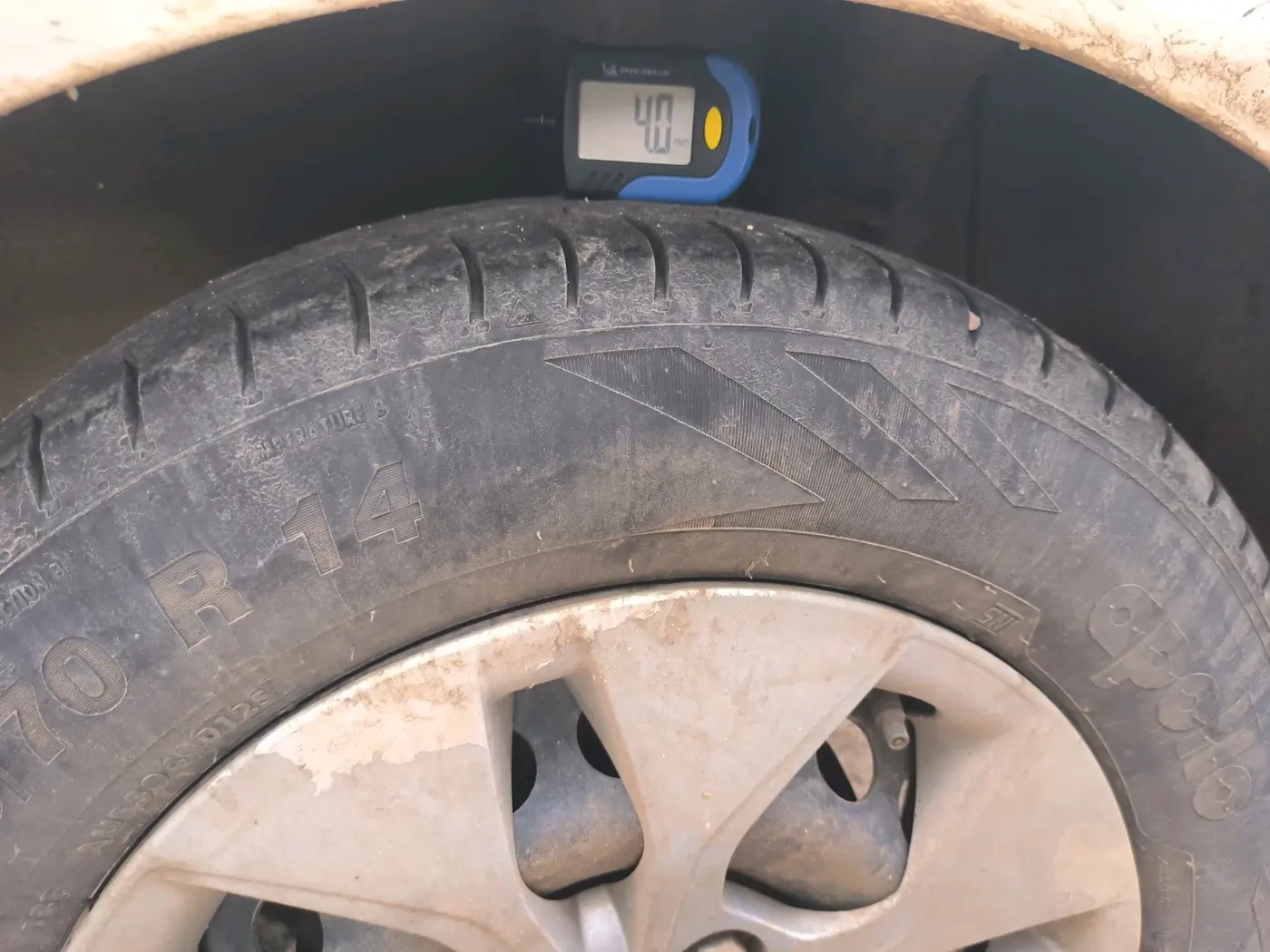 2015 Hyundai Xcent BASE 1.1, Diesel, Manual, 1,61,431 km, tyre