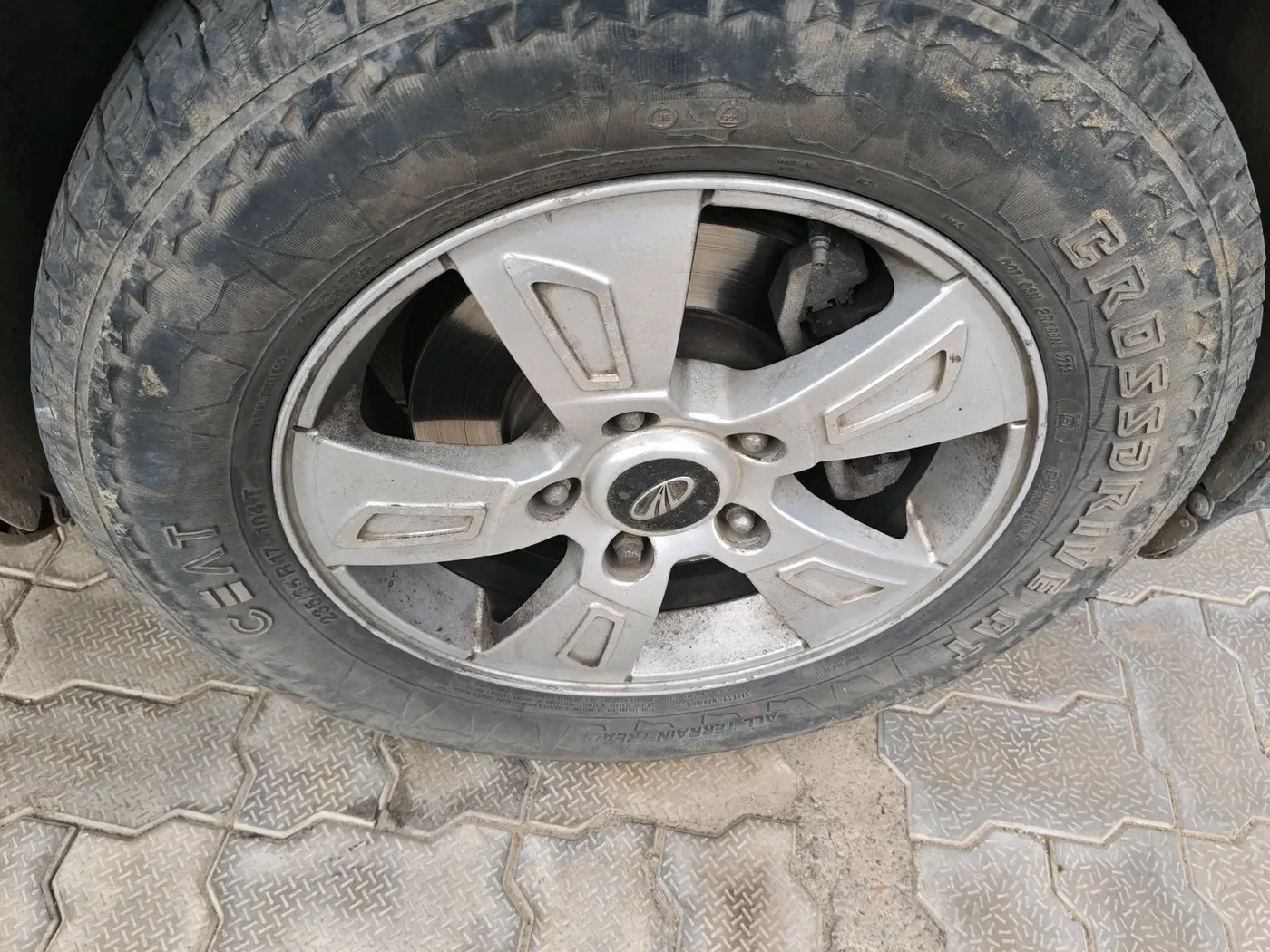 2012 Mahindra XUV500 W8, Diesel, Manual, 1,56,606 km, tyre