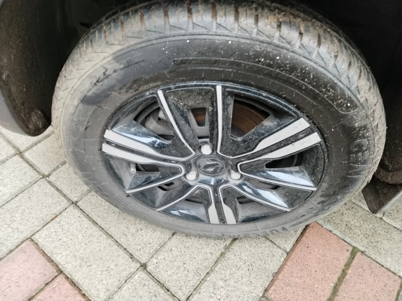 2025 Renault Kwid CLIMBER 1.0 AMT Dual Tone , Petrol, Automatic, 6,760 km, tyre