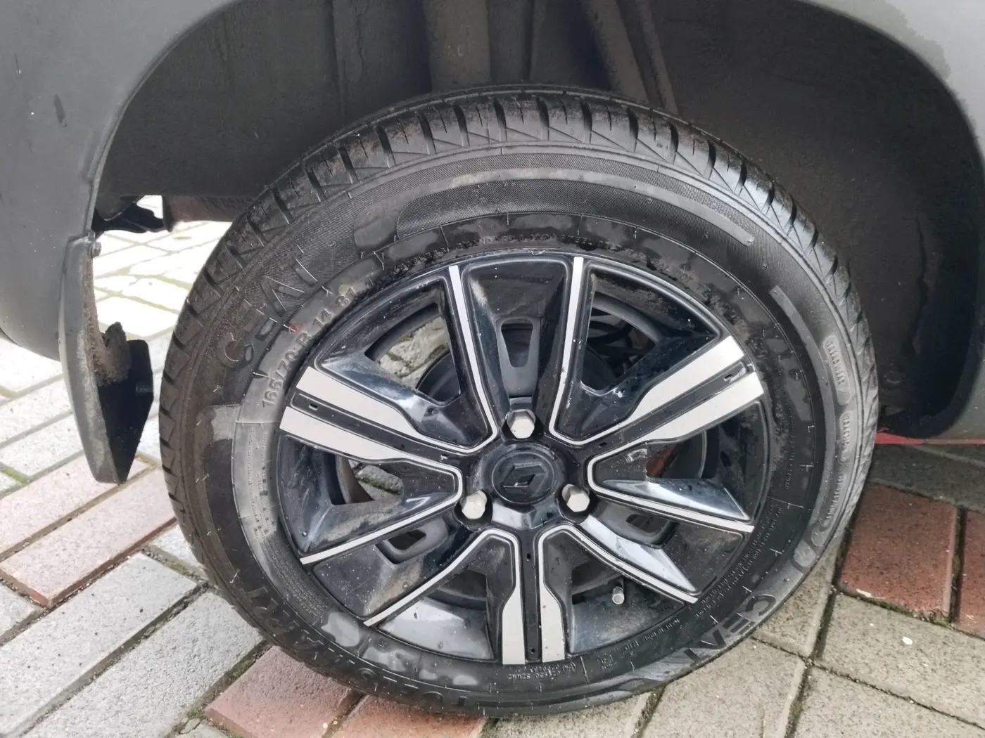2025 Renault Kwid CLIMBER 1.0 AMT Dual Tone , Petrol, Automatic, 6,760 km, tyre