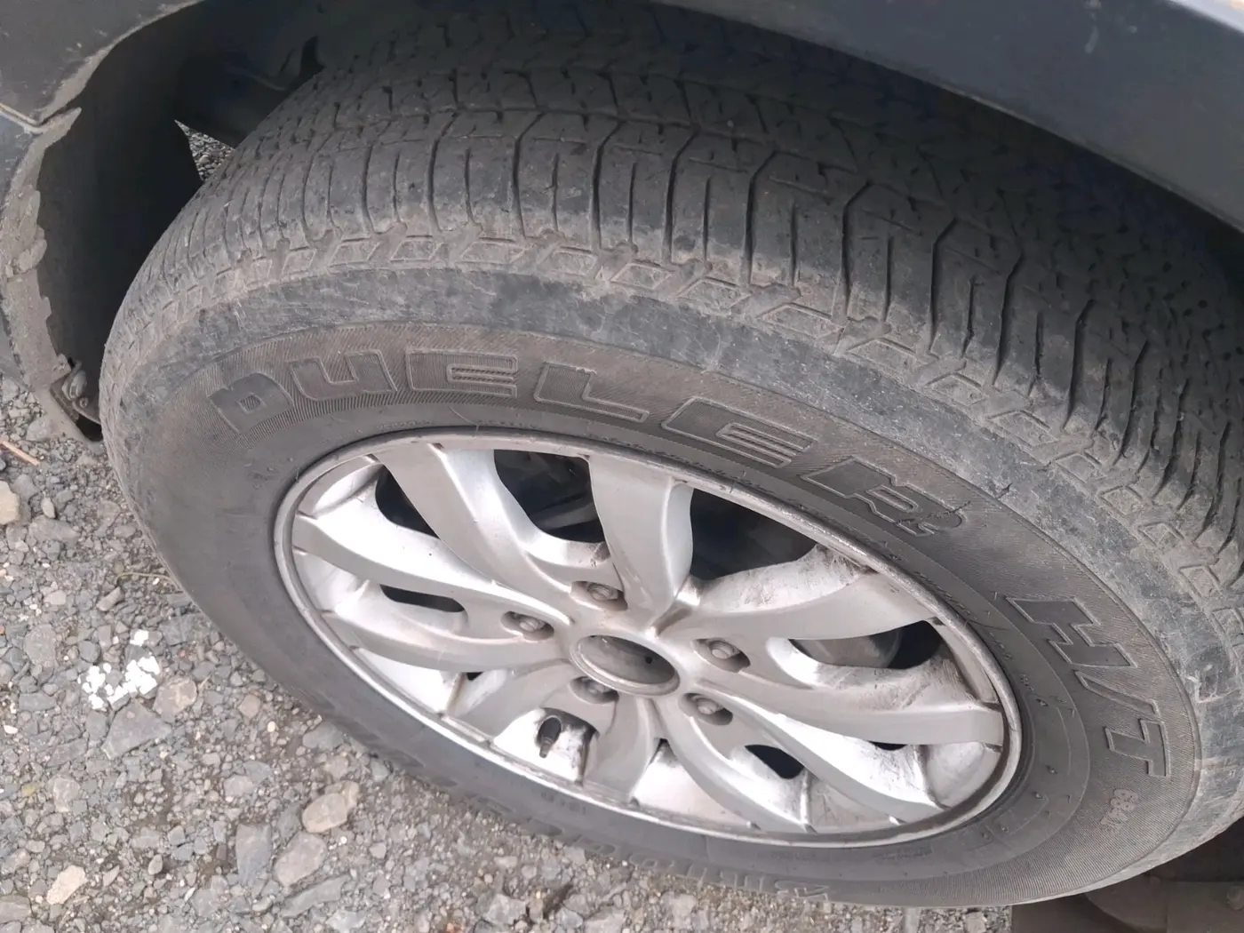 2015 Mahindra XUV500 W10, Diesel, Manual, 1,34,097 km, tyre