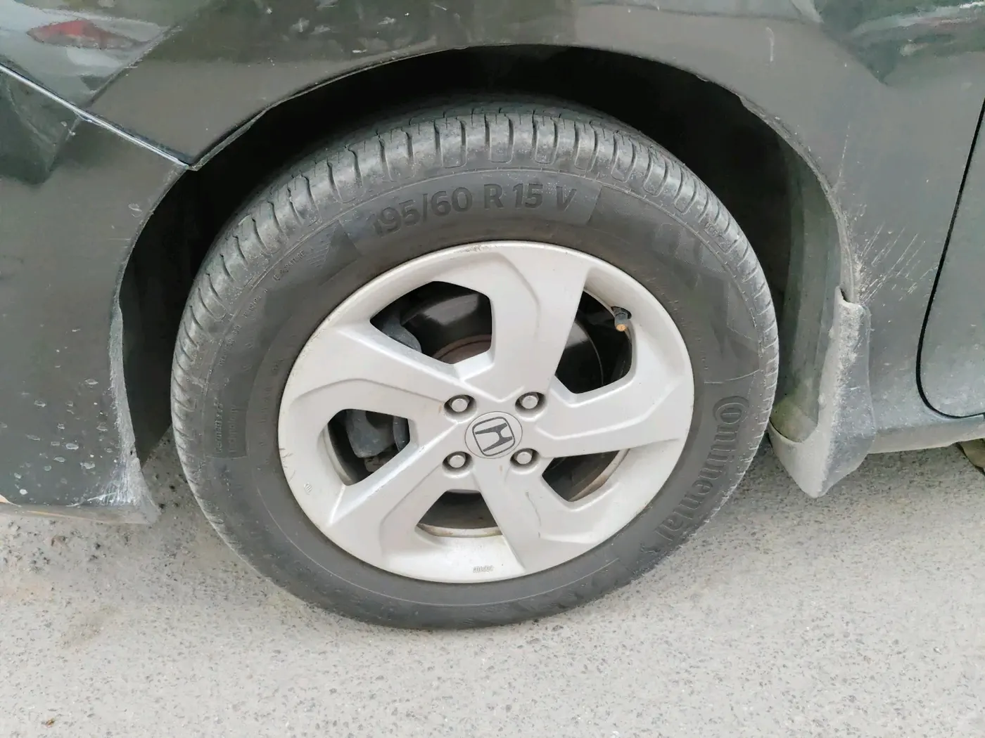 2014 Honda City 1.5L I-VTEC V MT, Petrol, Manual, 1,10,404 km, tyre