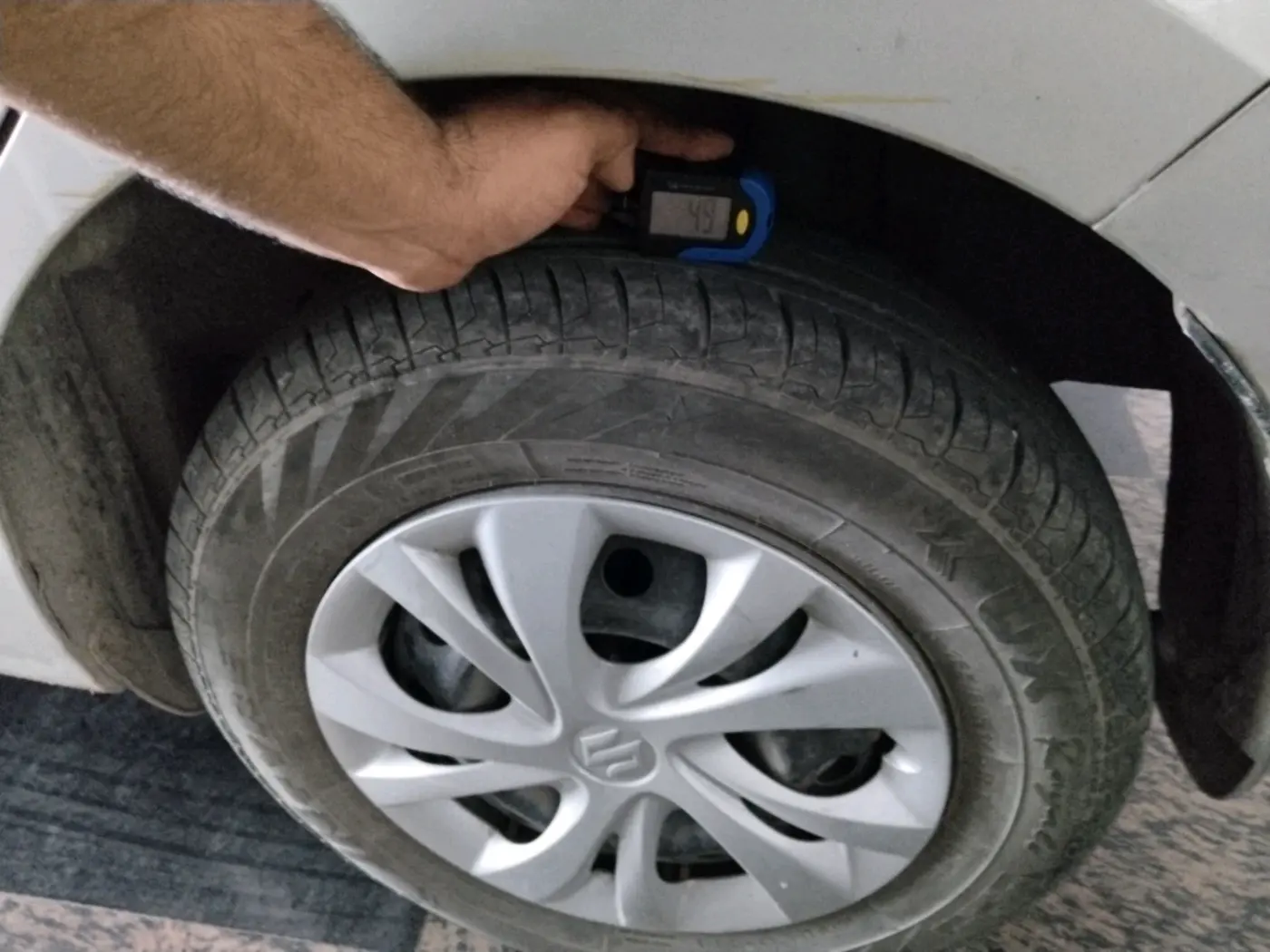 2022 Maruti Swift VXI AMT, Petrol, Automatic, 30,949 km, tyre