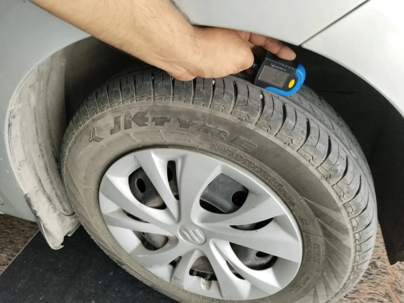2022 Maruti Swift VXI AMT, Petrol, Automatic, 30,949 km, tyre