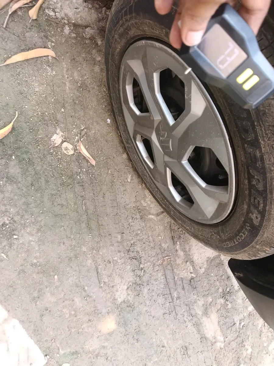 2024 Maruti BREZZA LXI S- CNG, CNG, Manual, 19,544 km, tyre