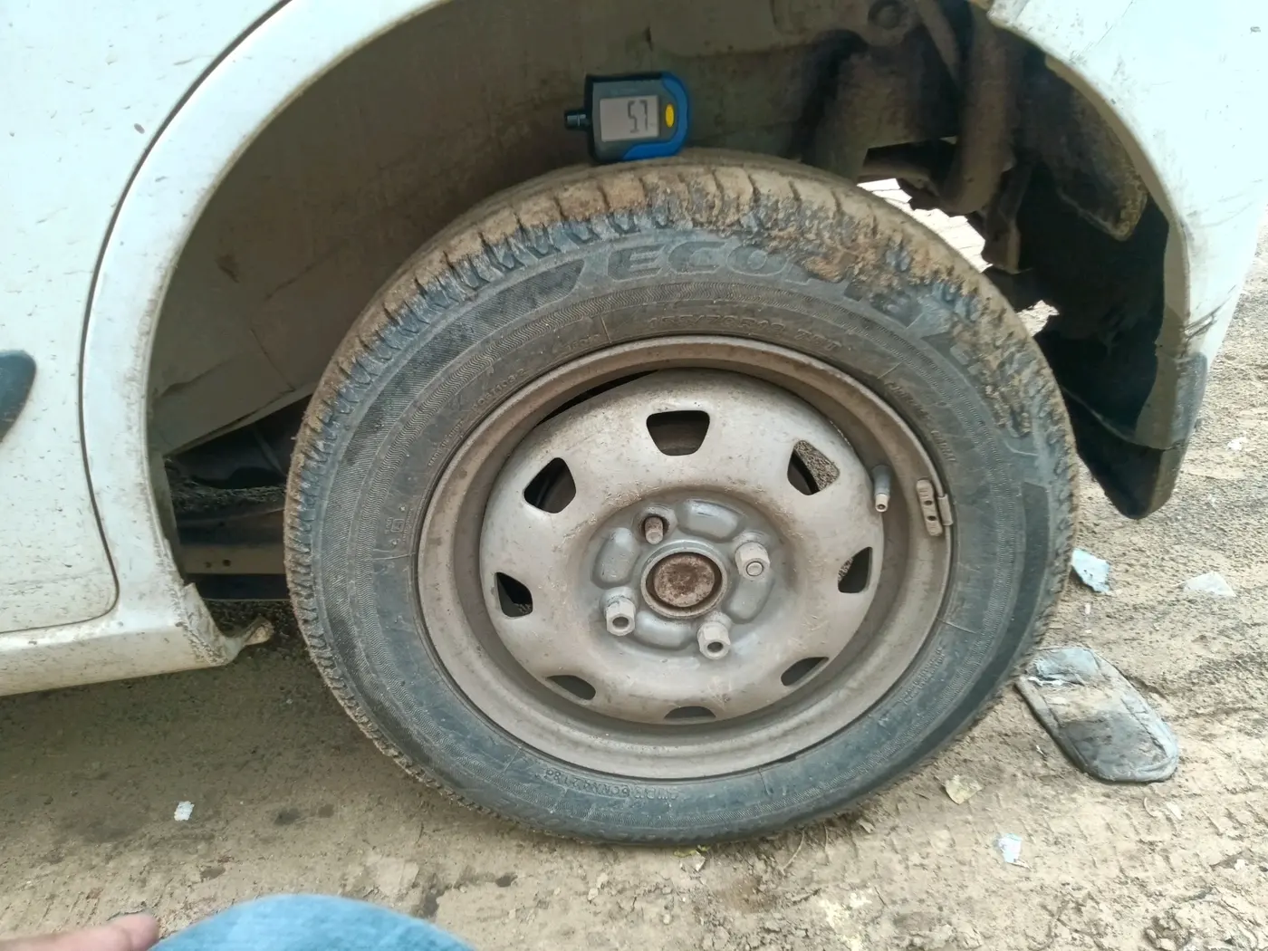 2012 Maruti Wagon R 1.0 LXI, CNG, Manual, 1,27,792 km, tyre