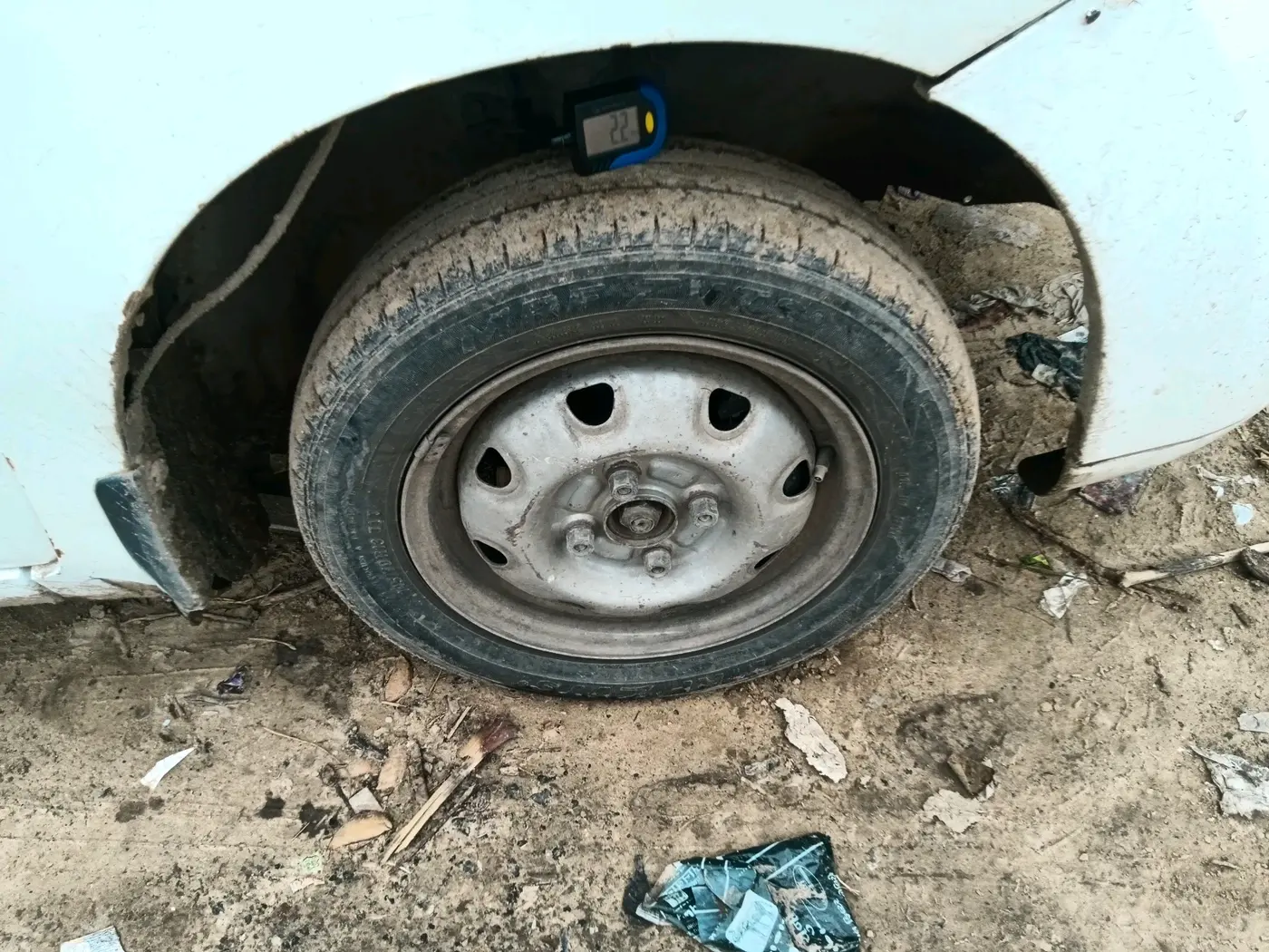 2012 Maruti Wagon R 1.0 LXI, CNG, Manual, 1,27,792 km, tyre