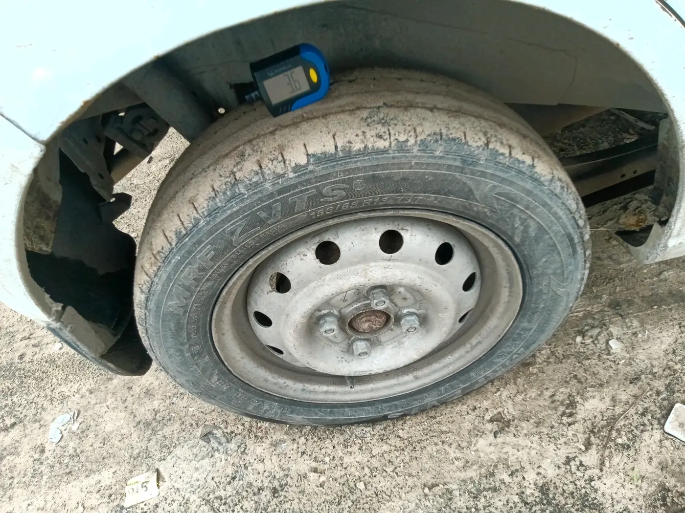 2012 Maruti Wagon R 1.0 LXI, CNG, Manual, 1,27,792 km, tyre