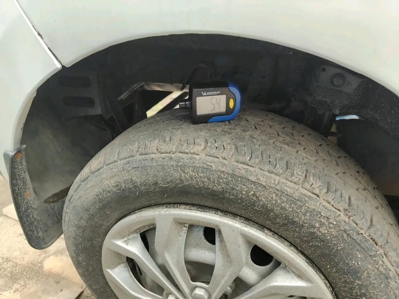 2012 Hyundai Eon ERA +, Petrol, Manual, 63,804 km, tyre