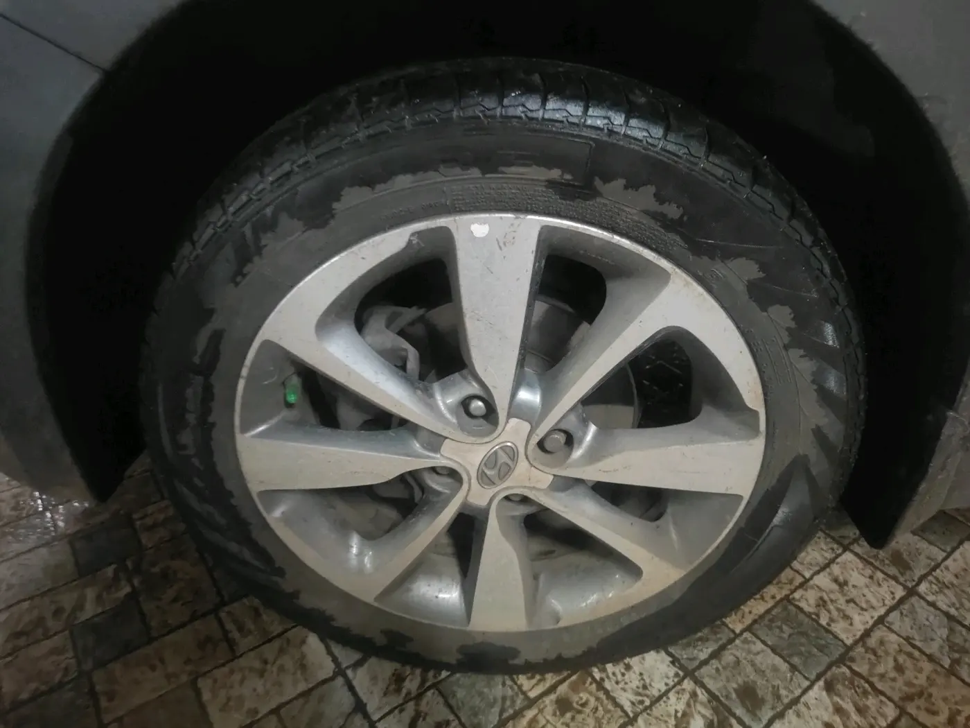 2017 Hyundai Elite i20 ASTA 1.2 (O), CNG, Manual, 1,25,532 km, tyre