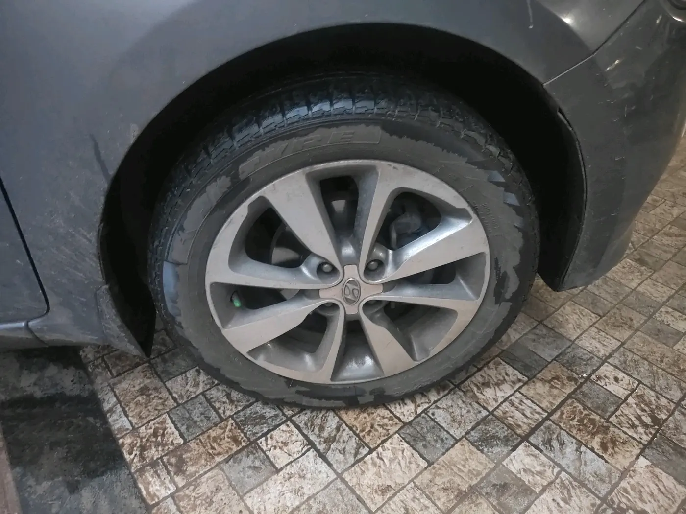 2017 Hyundai Elite i20 ASTA 1.2 (O), CNG, Manual, 1,25,532 km, tyre