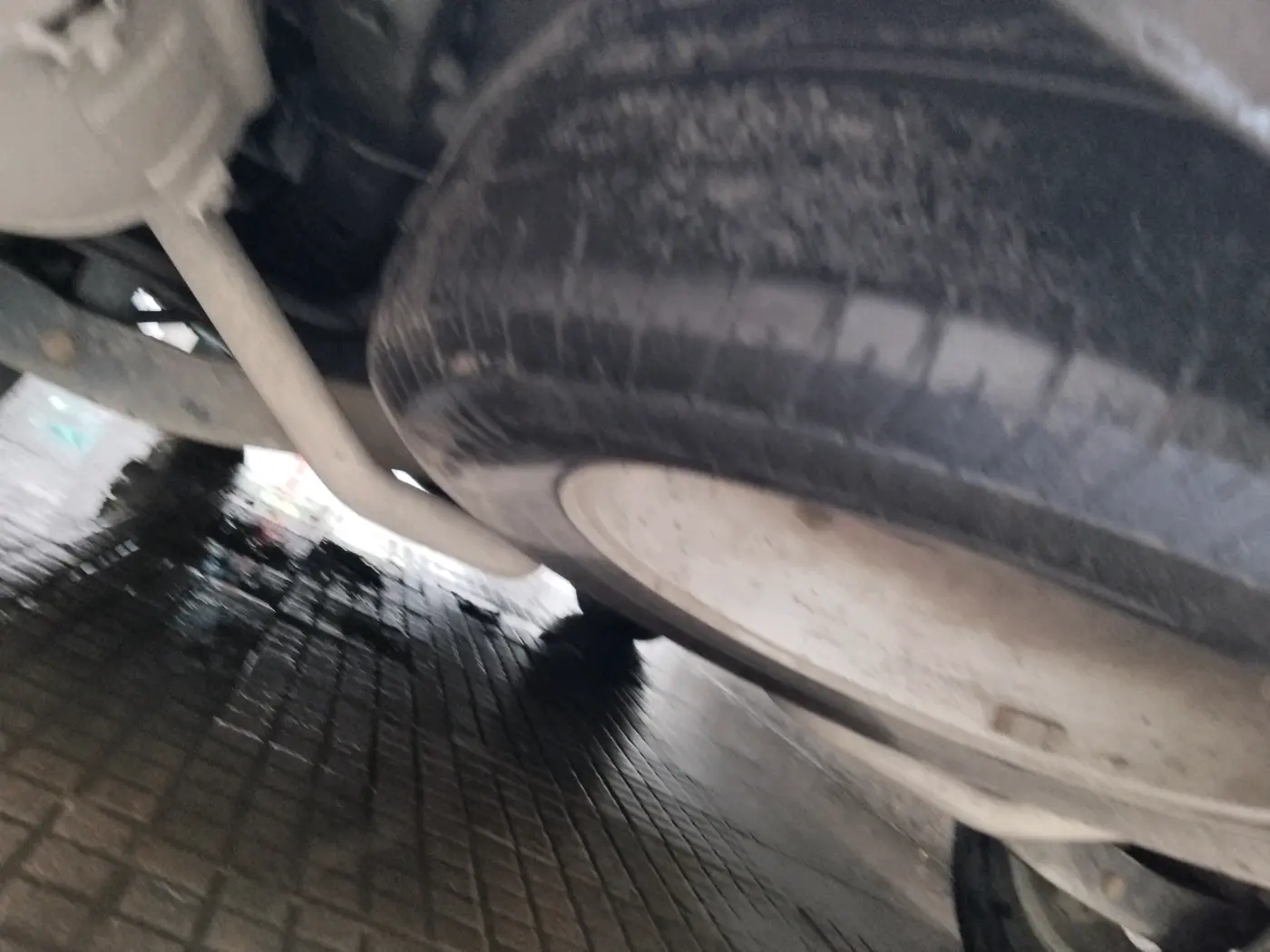 2013 Mahindra XUV500 W8, Diesel, Manual, 1,78,073 km, tyre