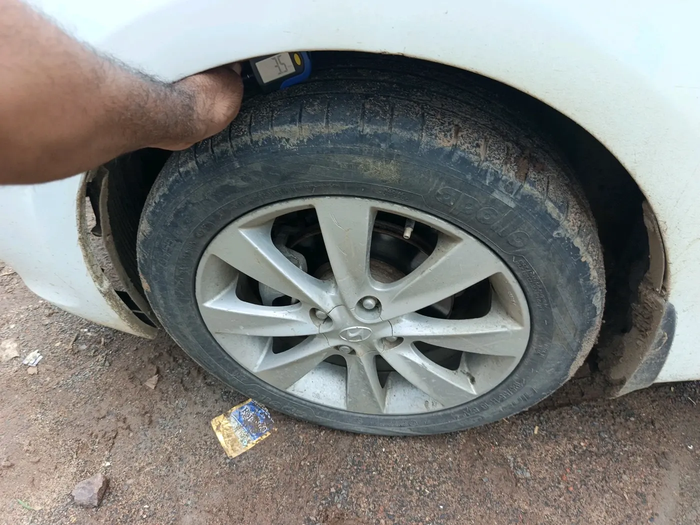 2013 Hyundai Verna FLUIDIC 1.6 CRDI SX, Diesel, Manual, 76,006 km, tyre