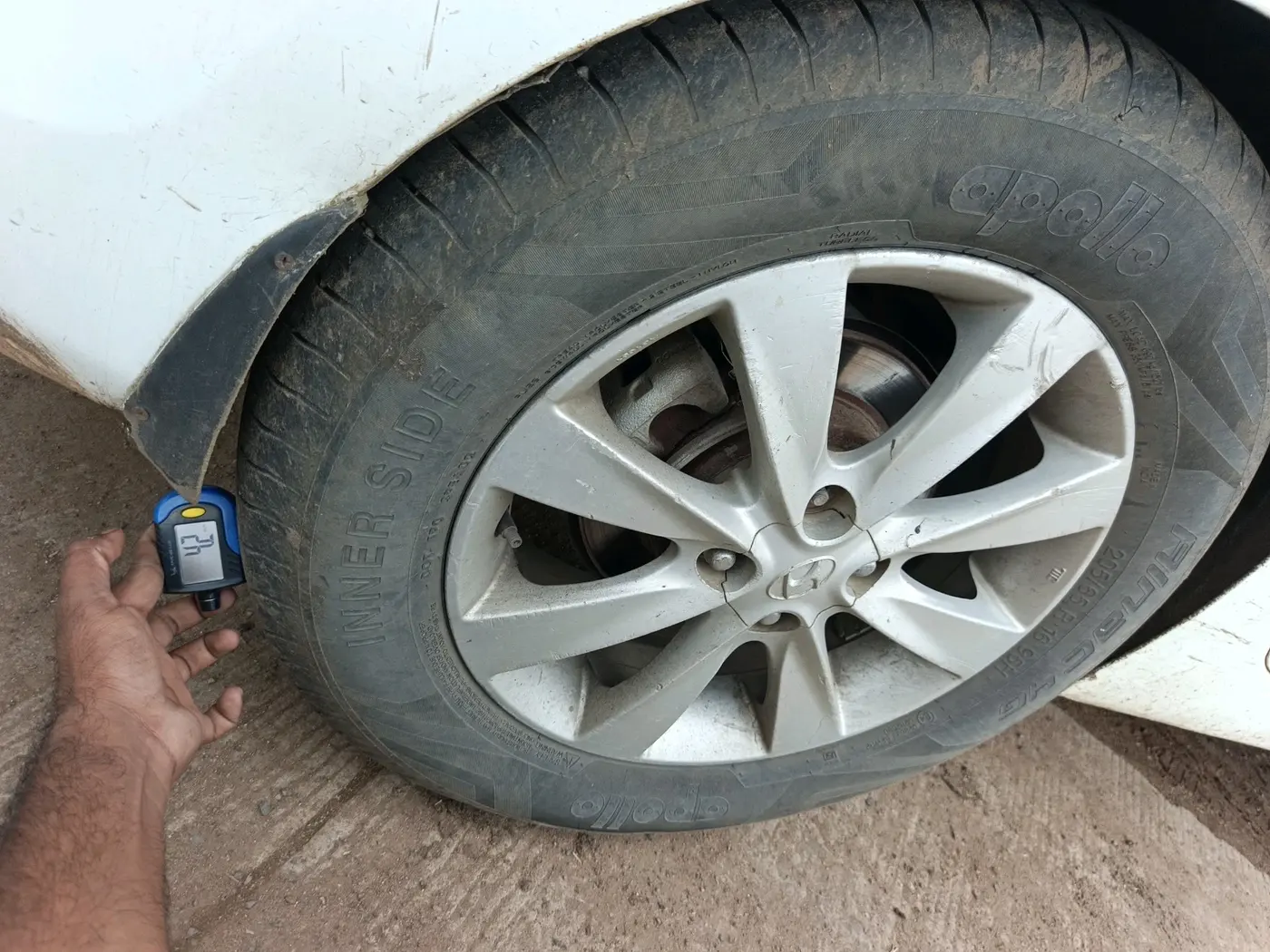 2013 Hyundai Verna FLUIDIC 1.6 CRDI SX, Diesel, Manual, 76,006 km, tyre