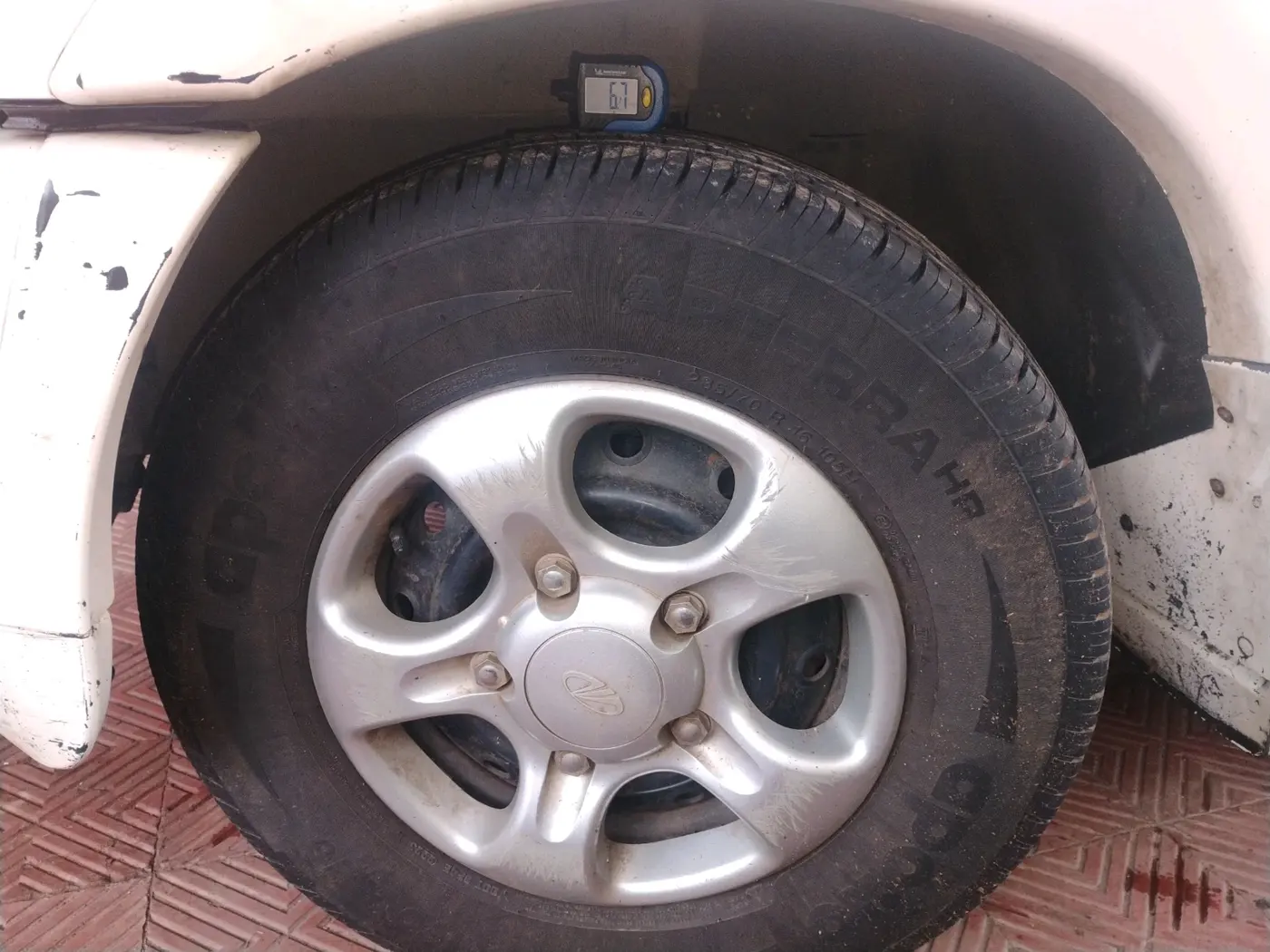 2011 Mahindra Scorpio SLE BS-III, Diesel, Manual, 1,87,947 km, tyre