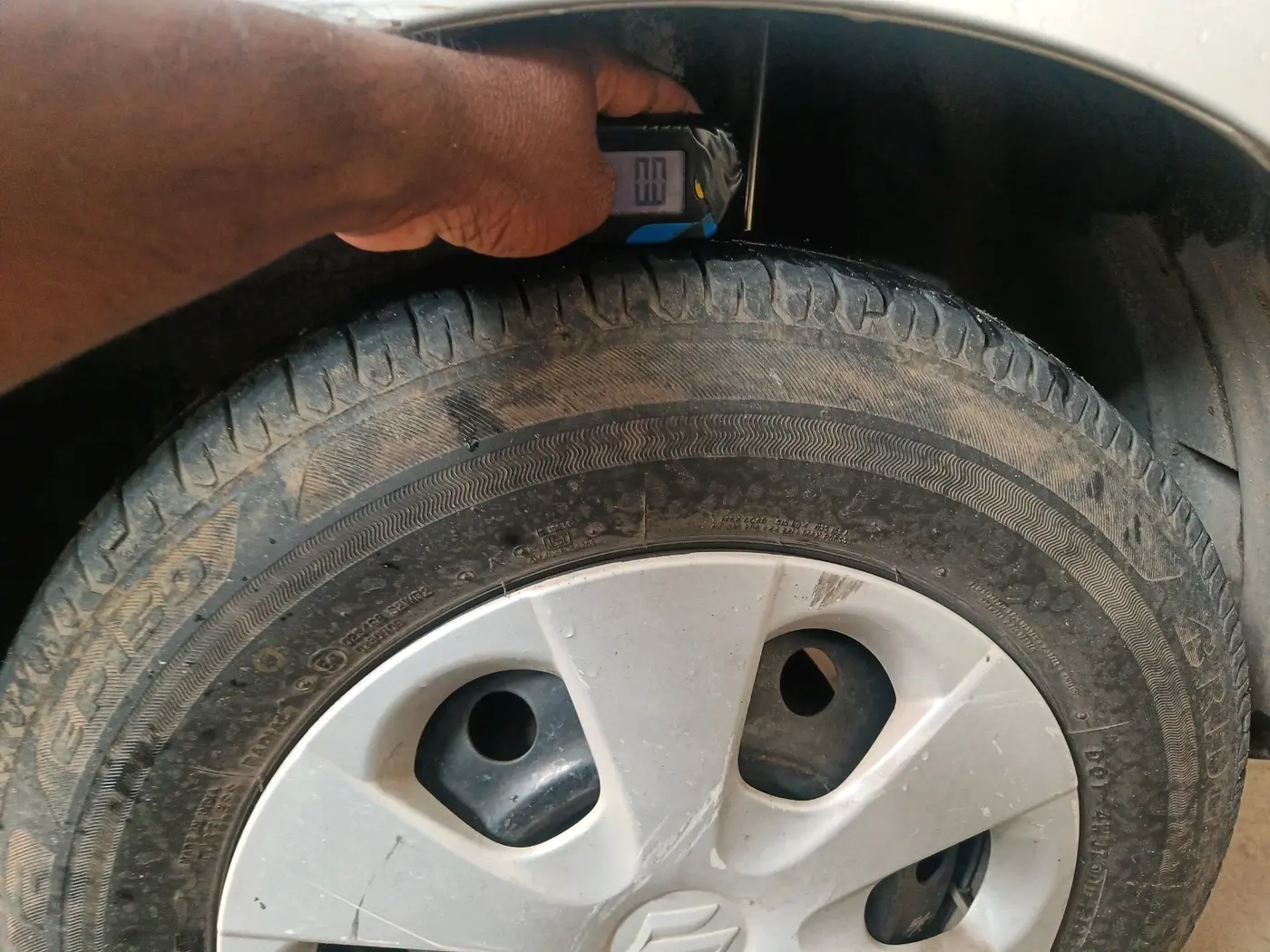 2011 Maruti Ritz VXI, Petrol, Manual, 76,087 km, tyre