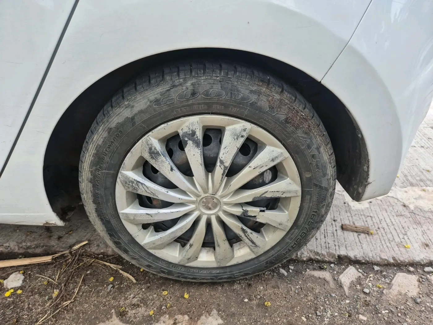 2015 Hyundai Grand i10 SPORTZ 1.2 KAPPA VTVT, CNG, Manual, 98,312 km, tyre