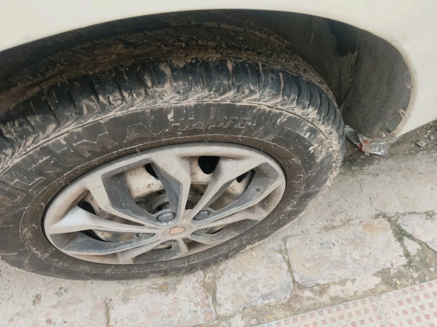 2013 Tata Indica Vista LX TDI, Diesel, Manual, 1,45,705 km, tyre