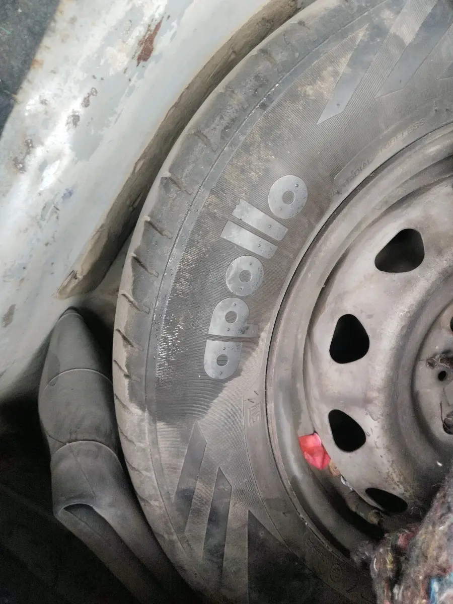 2013 Tata Indica Vista LX TDI, Diesel, Manual, 1,45,705 km, tyre