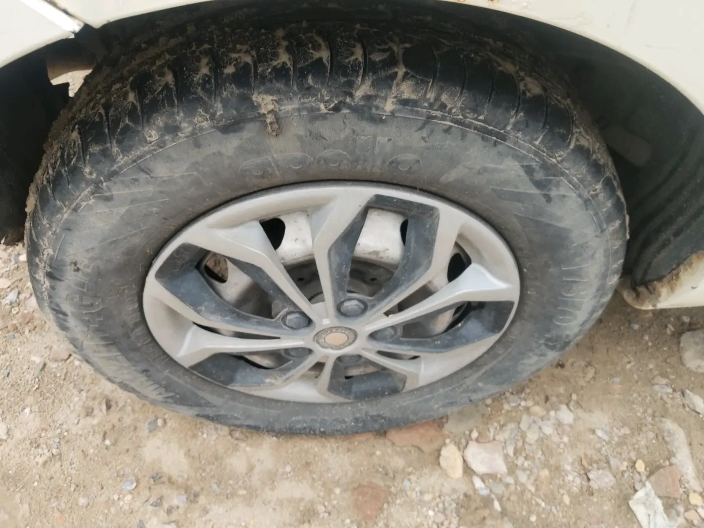 2013 Tata Indica Vista LX TDI, Diesel, Manual, 1,45,705 km, tyre